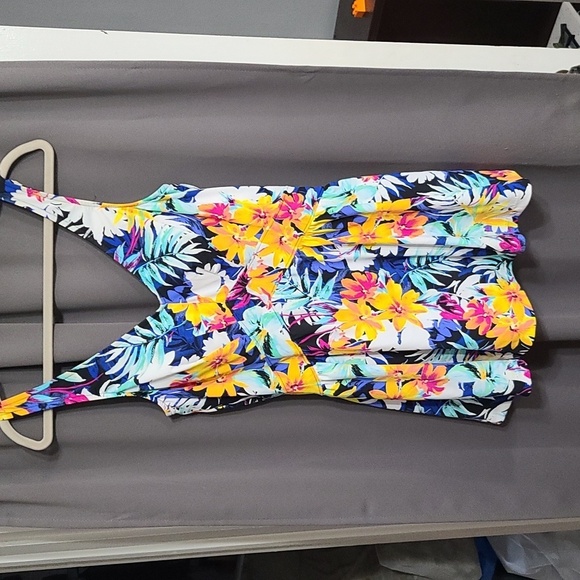 Rose Marie Reid Womens Swimdress Colorful Floral Bra Size 16 EUC - Picture 1 of 11